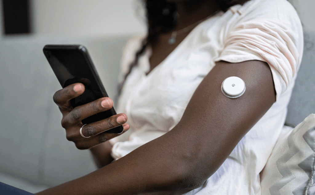 Continuous Glucose Monitoring System for Healthy Living with Diabetes